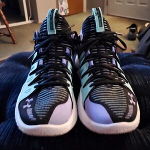 Womens size 10 Under Armour tennis shoes